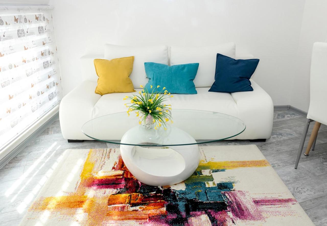 Acrylic & Pastel Apartments Varna Esterno foto