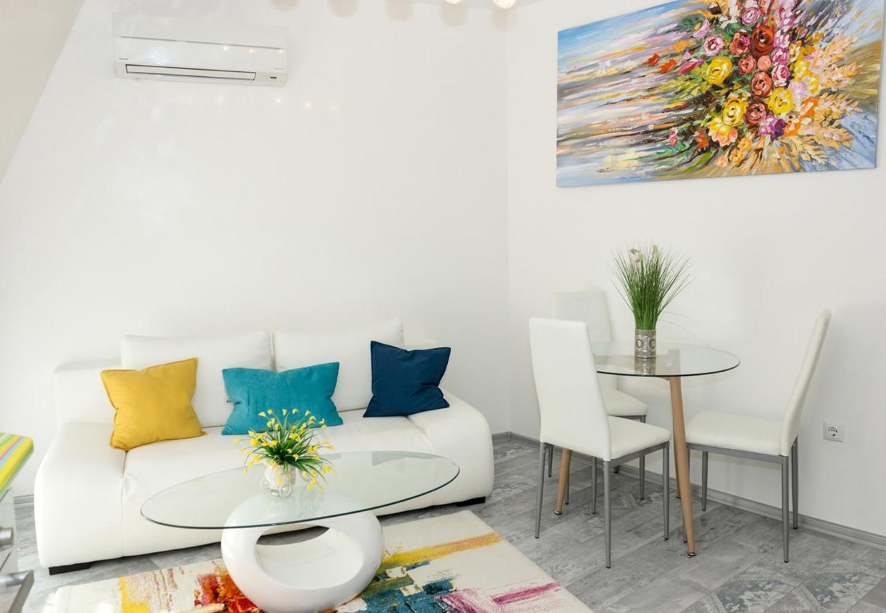 Acrylic & Pastel Apartments Varna Esterno foto