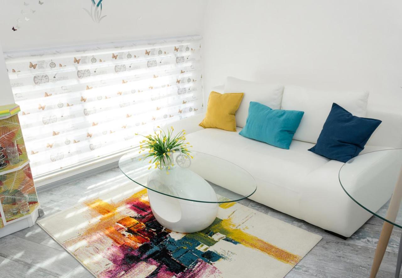 Acrylic & Pastel Apartments Varna Esterno foto